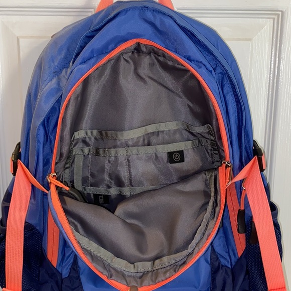 The North Face ‘Rhyolite’ Backpack blue and orange - Picture 3 of 8